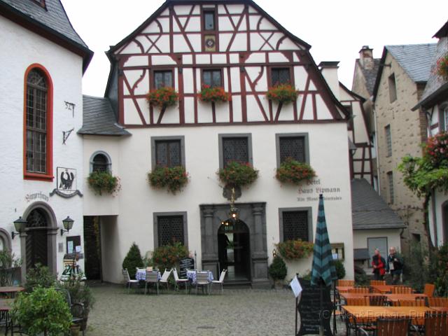 IMG_3229.JPG - Hotel-Haus-Lipmann in Beilstein, where we stayed; this is the Marktplatz entrance.